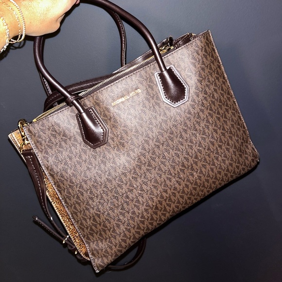 Michael kors purse - used once - Picture 1 of 2